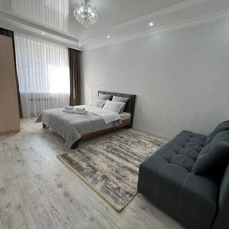Уютная Квартира На Expo-Smart Замок Apartment Astana Bagian luar foto
